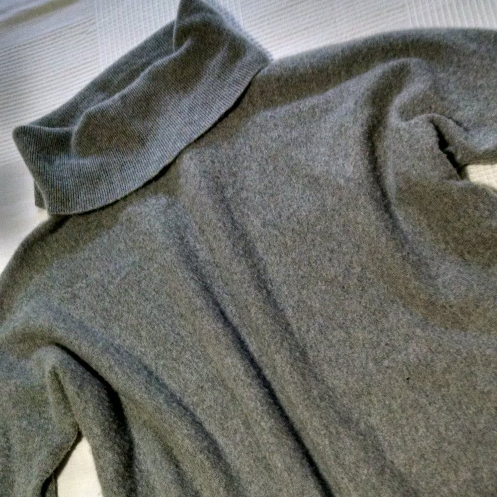 Garnet Hill gray cashmere cowl neck sweater M